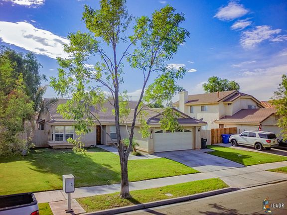 2nd image of 2401 Sandalwood Dr