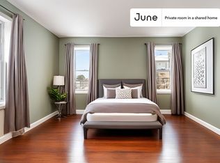 327 E 22nd St #8-A, Brooklyn, NY 11226