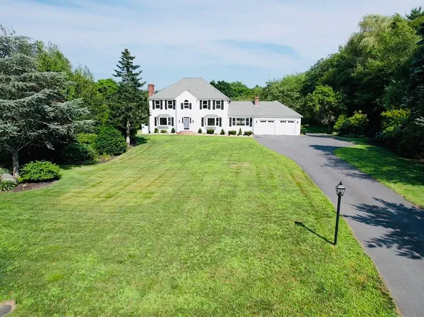 21 Valley Rd, Middleboro, MA 02346