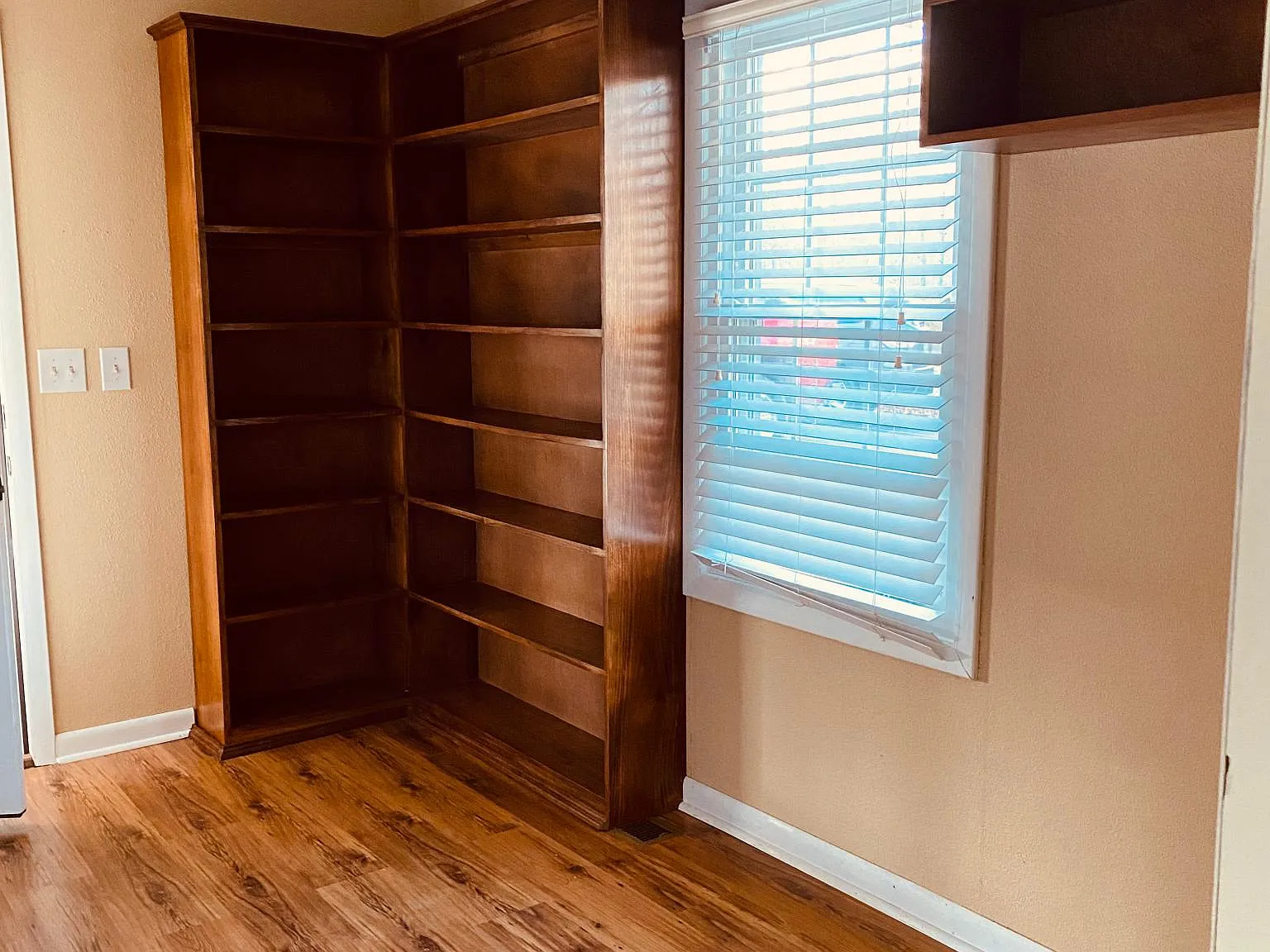 3 bed, 1970 sqft, $1,800 — Photo 2