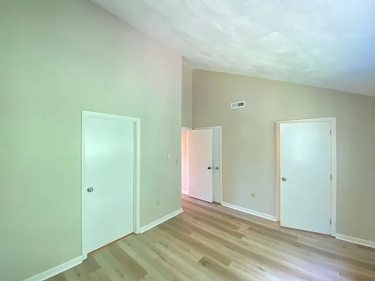 18 Profile Cir — Photo 18