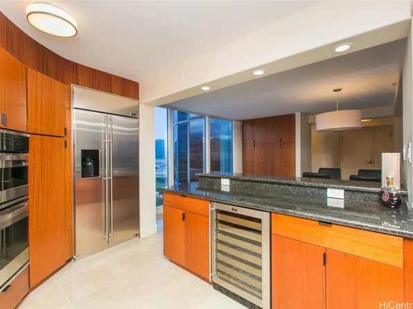 425 South St APT 1704, Honolulu, HI 96813