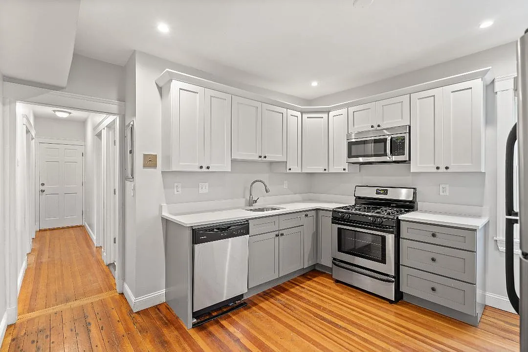 24 Vassar St — Photo 3