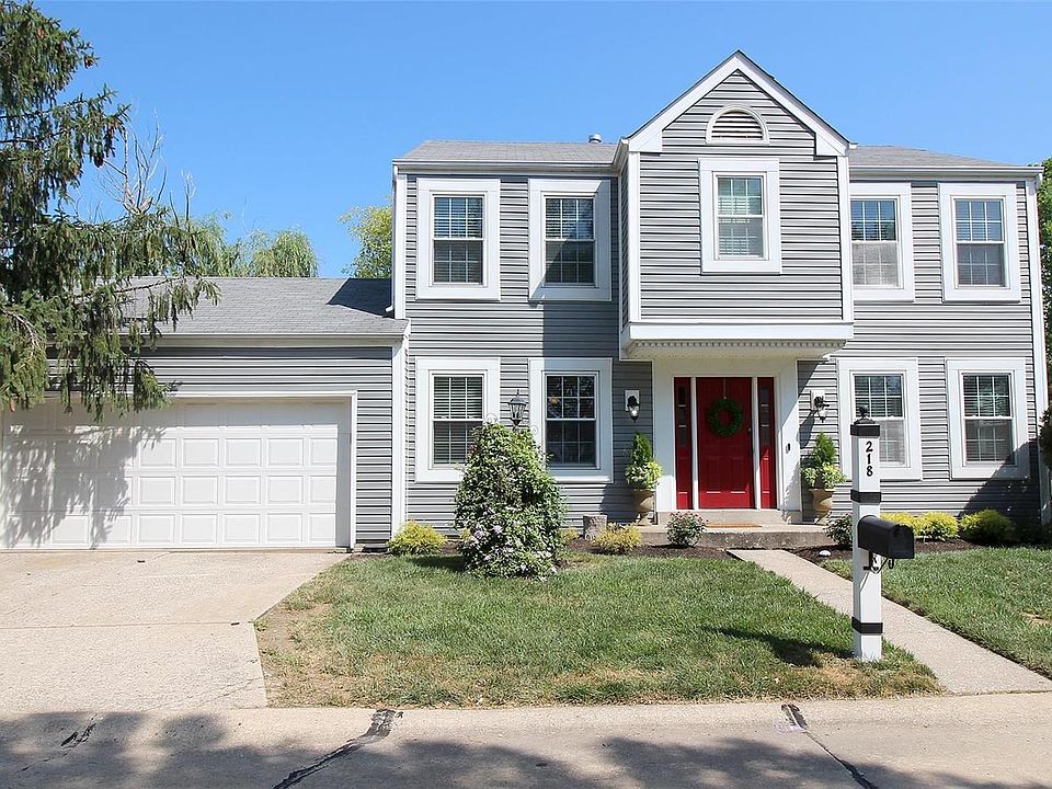 Welcome to 218 Coachman Way in the Villages of Pheasant Point!