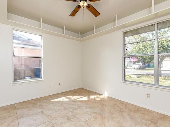 5th image of 1038 Woodlawn Dr
