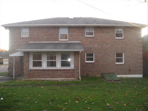 2nd image of 2009 Easton Ave
