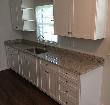 3rd image of 806 Gaston Avenue Ext