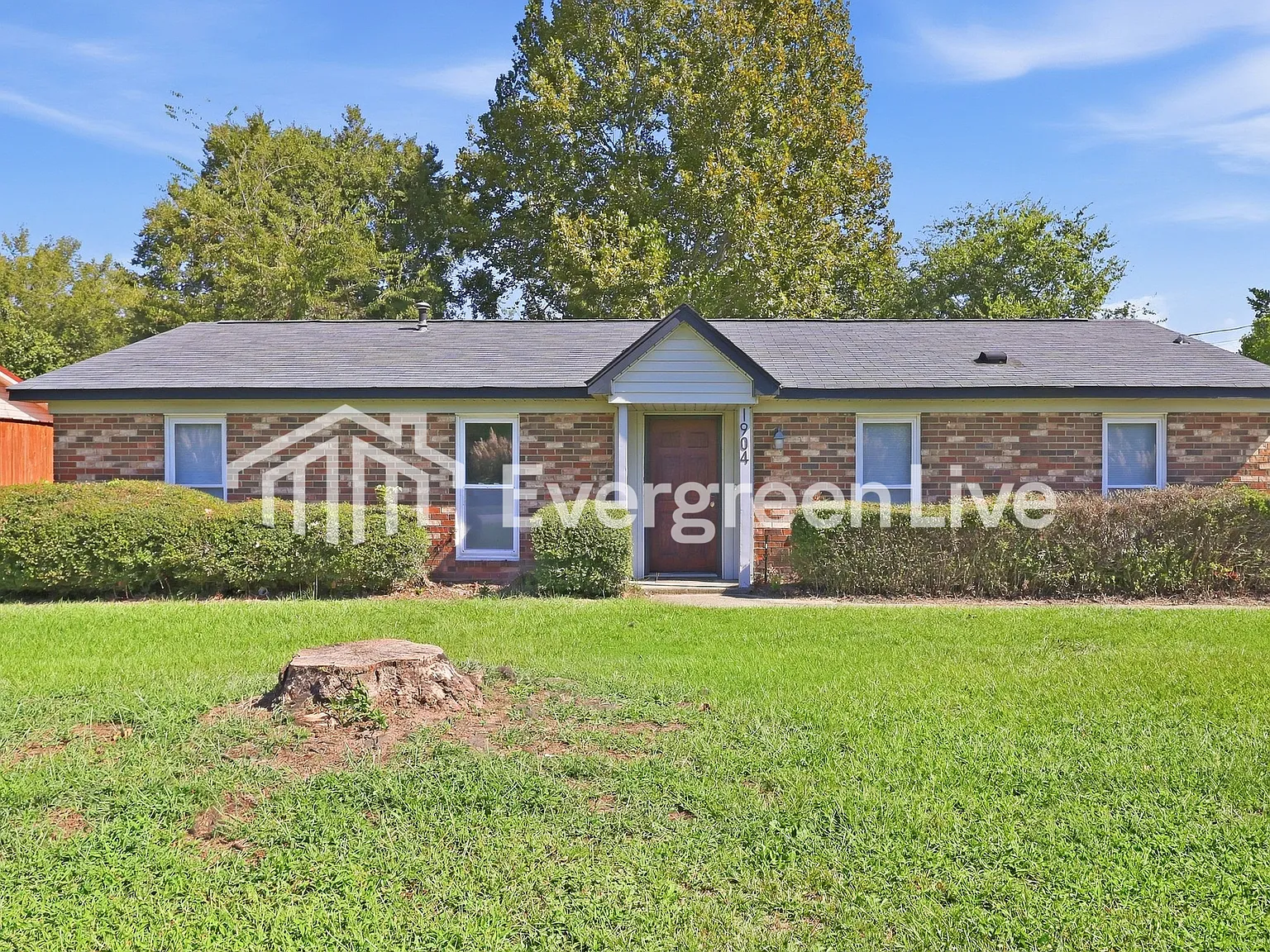 3 bed, 2.0 bath, 1418 sqft, $1,295 — Photo 1