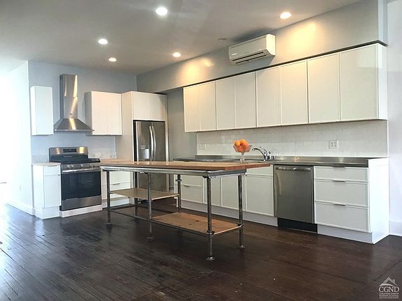 2nd image of 605 Warren St