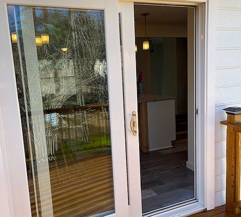 4th image of 228 Mohican Cir