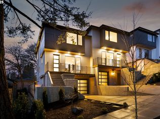 631 SW Lobelia St, Portland, OR 97219