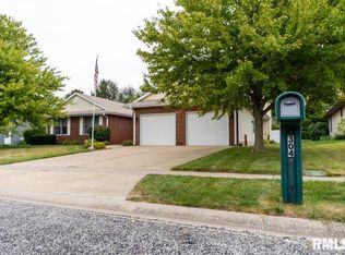 304 Westwinds Dr, Jacksonville, IL 62650