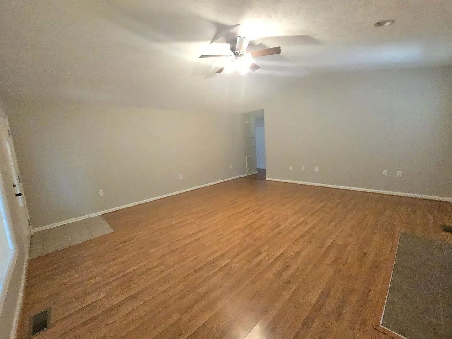 3910 Sarasota ~ Longview Gardens — Photo 3