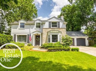 348 Touraine Rd, Grosse Pointe Farms, MI 48236