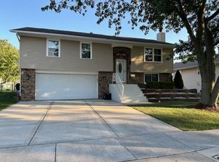 405 Freeman Ave, Streamwood, IL 60107