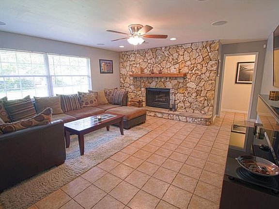 5th image of 1528 Regal Oak Dr