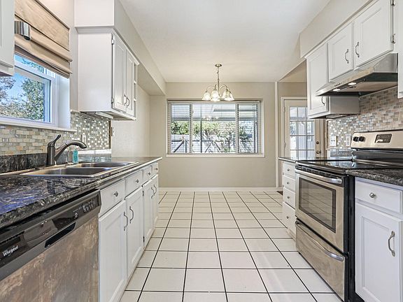 Kitchen and breakfast nook