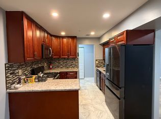 703 Green Hollow Dr, Iselin, NJ 08830