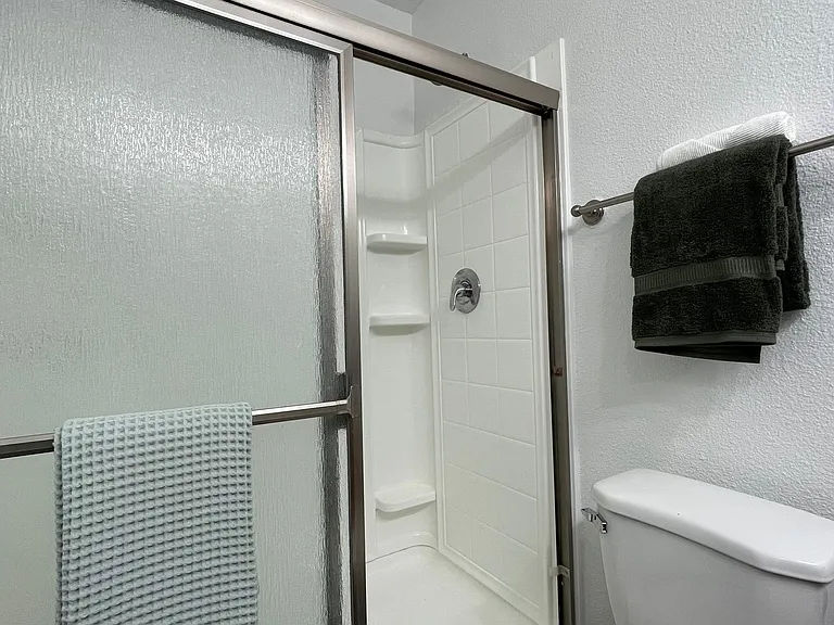 Park Plaza Apartments — Photo 46