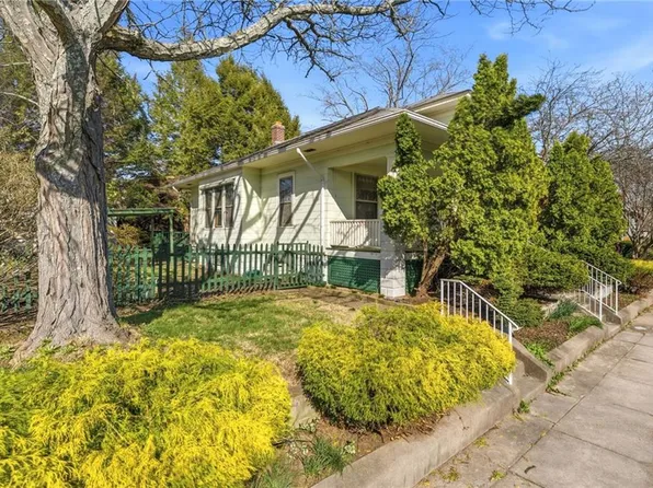 27 Essex St, Cranston, RI 02910