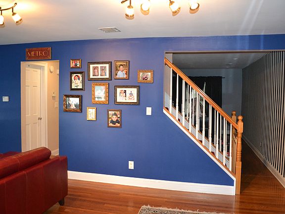 3rd image of 142 Westcott Blvd