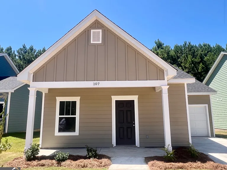 107 Lenox Cir — Photo 1