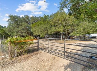 1602 Broad Oak Dr., Bandera, TX 78003