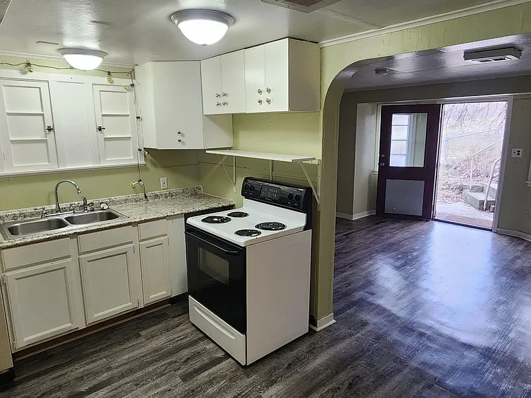 421 South Chestnut Street — Photo 8