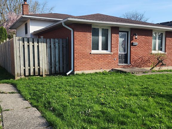 3rd image of 221 Admiral Dr