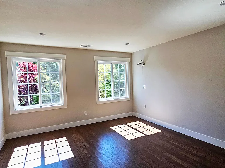 139 Plymouth Ave — Photo 9
