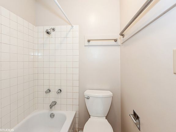 5th image of 833 N Gladstone Ave APT 5