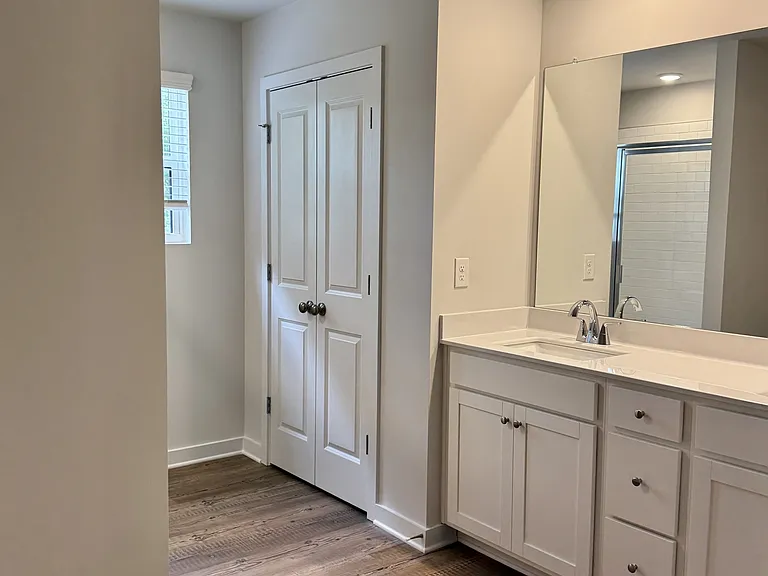 1004 Sutherland Ln #1 — Photo 15