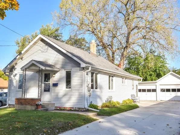 328 W Roberta AVENUE, Waukesha, WI 53186