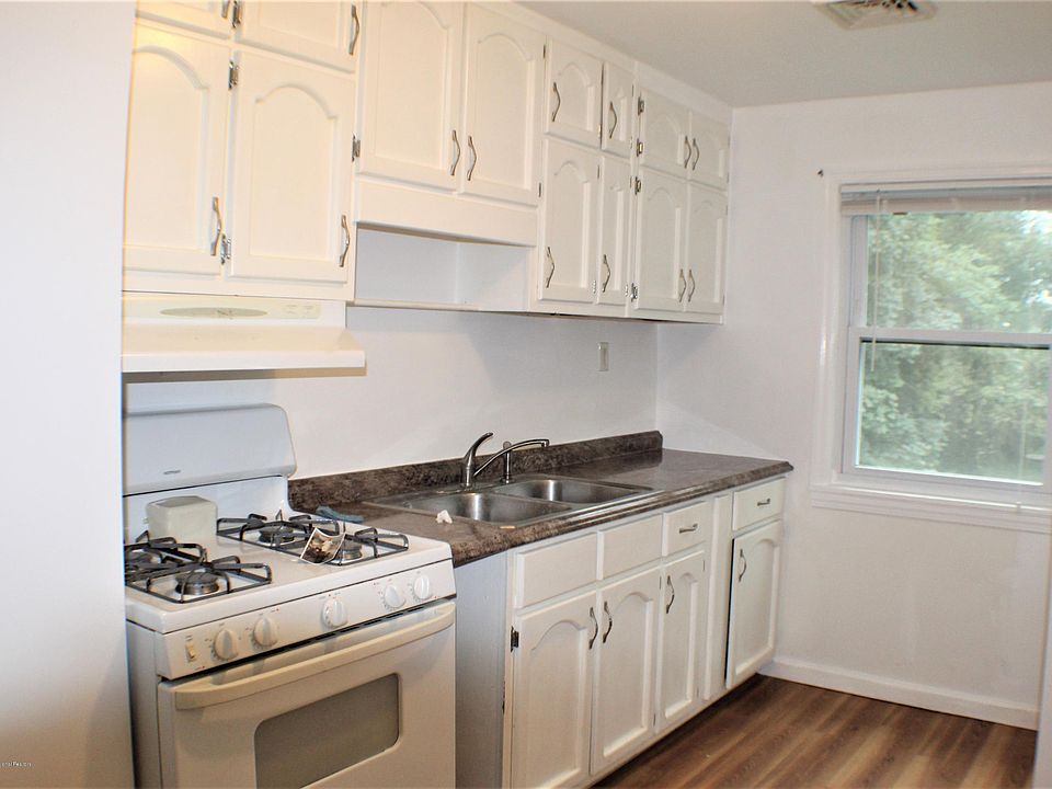 2nd image of 403 W End Ave