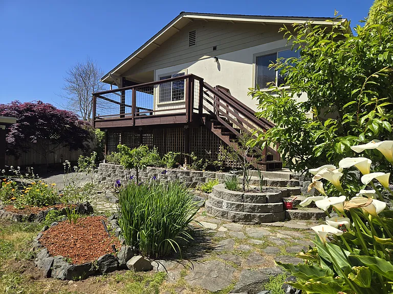 2438 Travis Ct #A — Photo 1