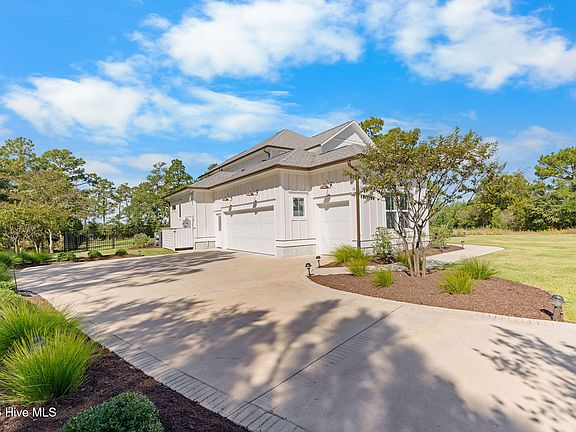5th image of 303 Botany Bay Place