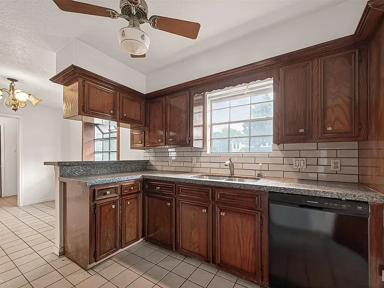 12835 Woodlite Ln — Photo 16