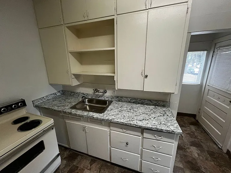 1108 Jackson St — Photo 12