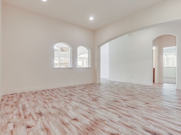 5th image of 105 Loch Lomond St