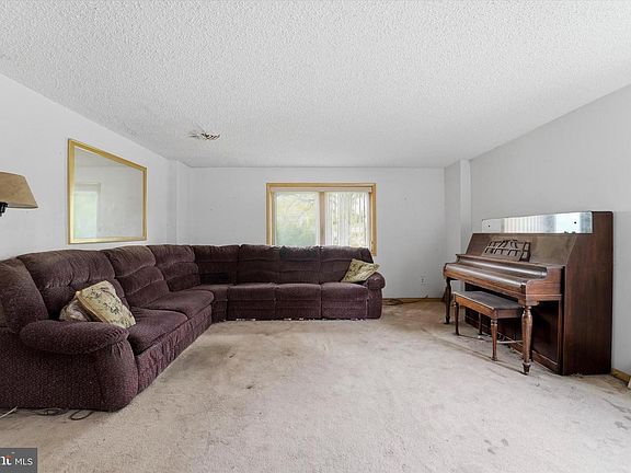 2nd image of 2641 Maxwell St