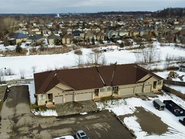 40 Heath St #21, Brantford, ON N3T 0N7
