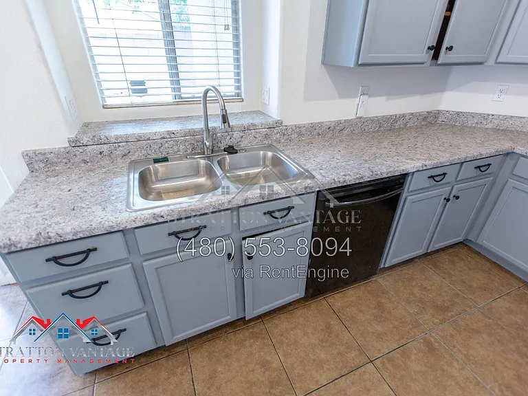 1962 S Oak St — Photo 10