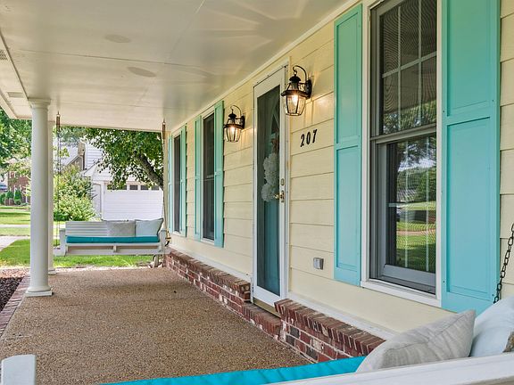 3rd image of 207 E Nolley Dr