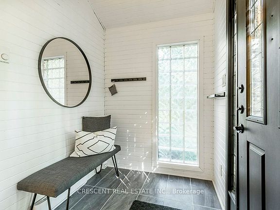 5th image of 37 Georgian Manor Dr