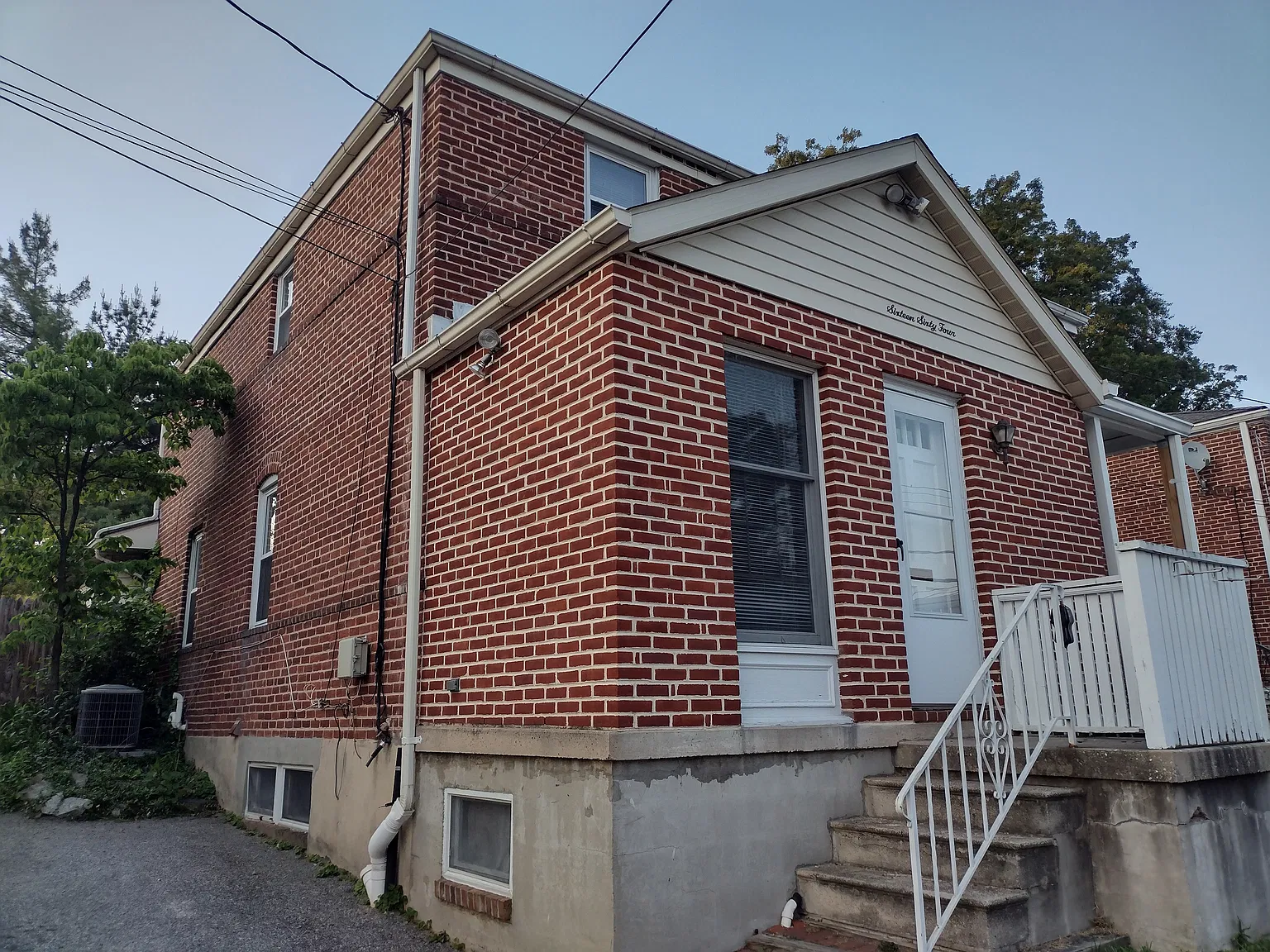 3 bed, 2.5 bath, 1861 sqft, $2,000 — Photo 1