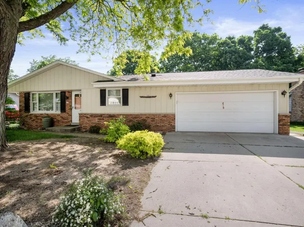 735 Sheridan DRIVE, West Bend, WI 53095