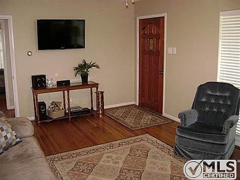 2nd image of 706 Dumont Dr