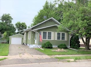 805 15th Pl NE, Mason City, IA 50401