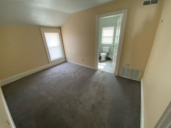 3rd image of 1023 W 4th St #2