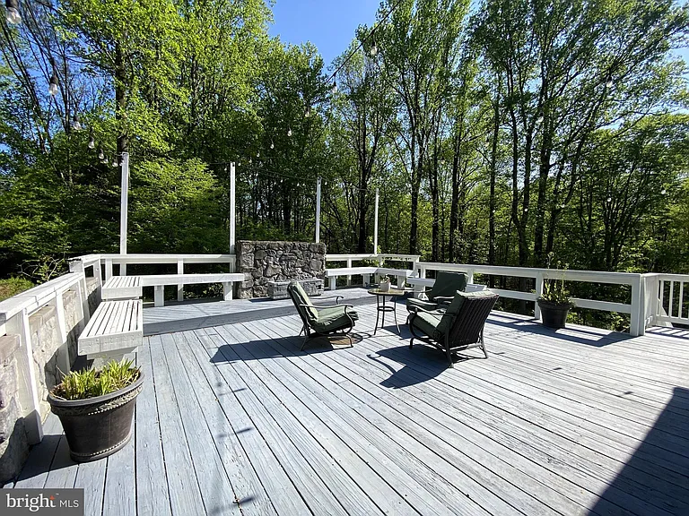 1251 Hinton Dr — Photo 9